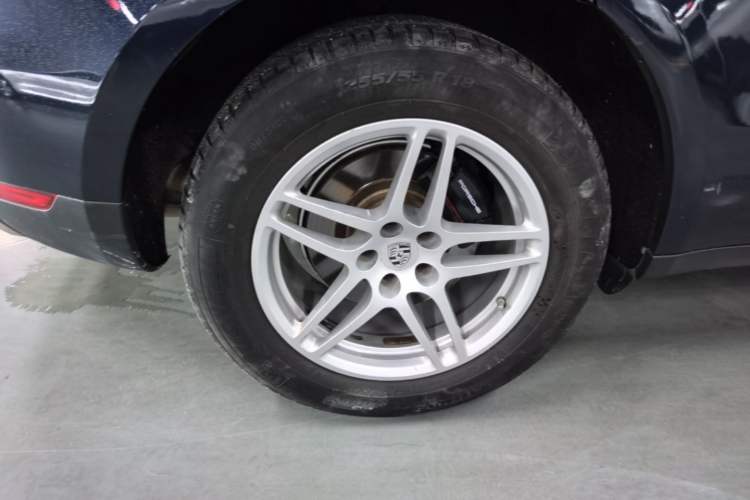 Used Porsche Macan 2017 Macan 2.0T Right Rear Wheel Hub