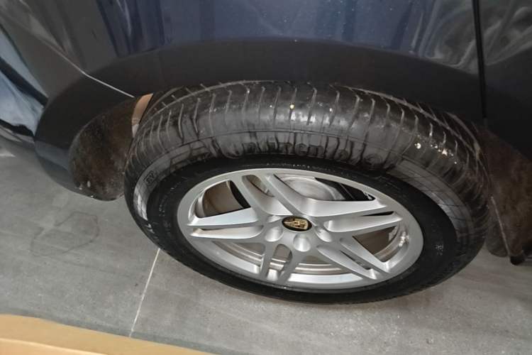Used Porsche Macan 2017 Macan 2.0T Right Rear Wheel Hub