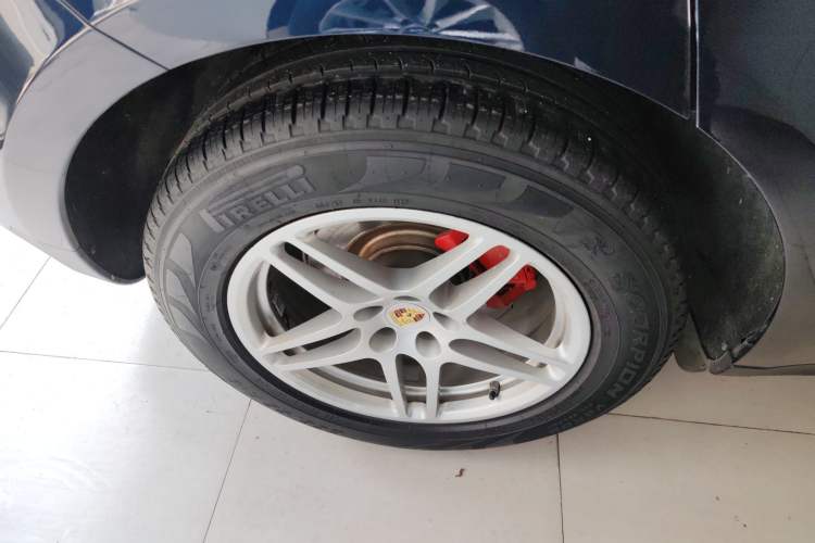 Used Porsche Macan 2017 Macan 2.0T Right Rear Wheel Hub