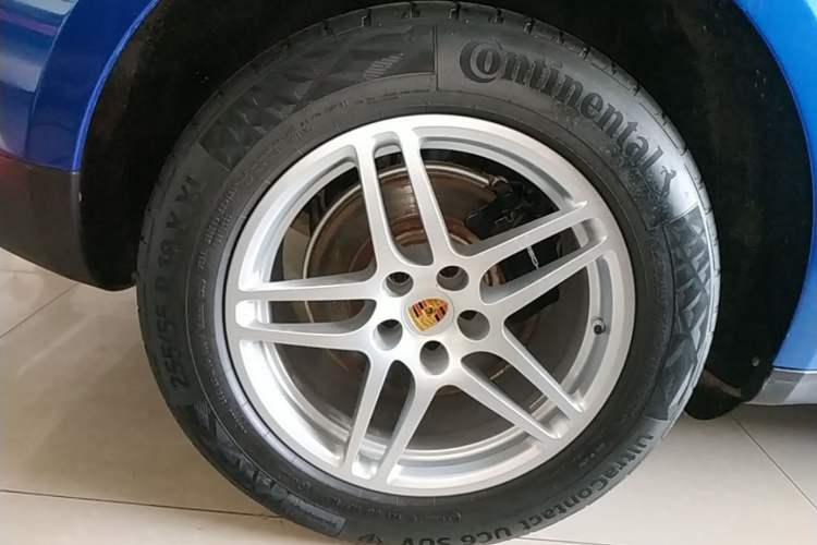 Used Porsche Macan 2017 Macan 2.0T Right Rear Wheel Hub