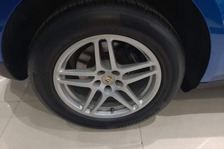 Used Porsche Macan 2017 Macan 2.0T Right Rear Wheel Hub