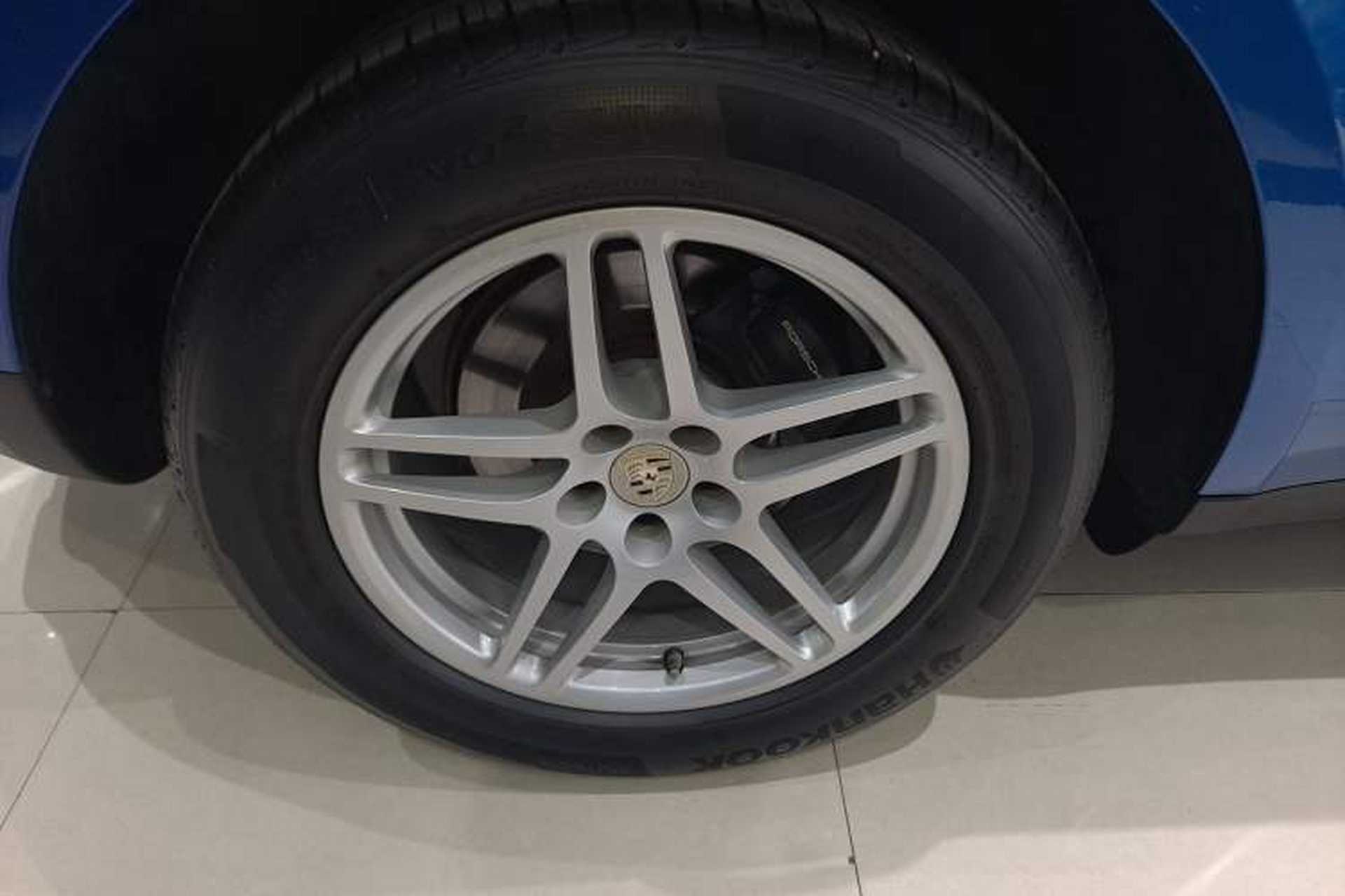 Used Porsche Macan 2017 Macan 2.0T Right Rear Wheel Hub