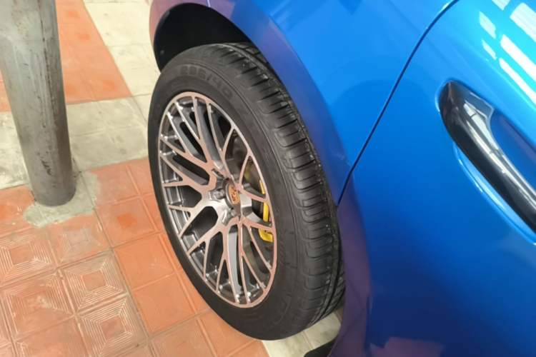 Used Porsche Macan 2017 Macan 2.0T Right Rear Wheel Hub