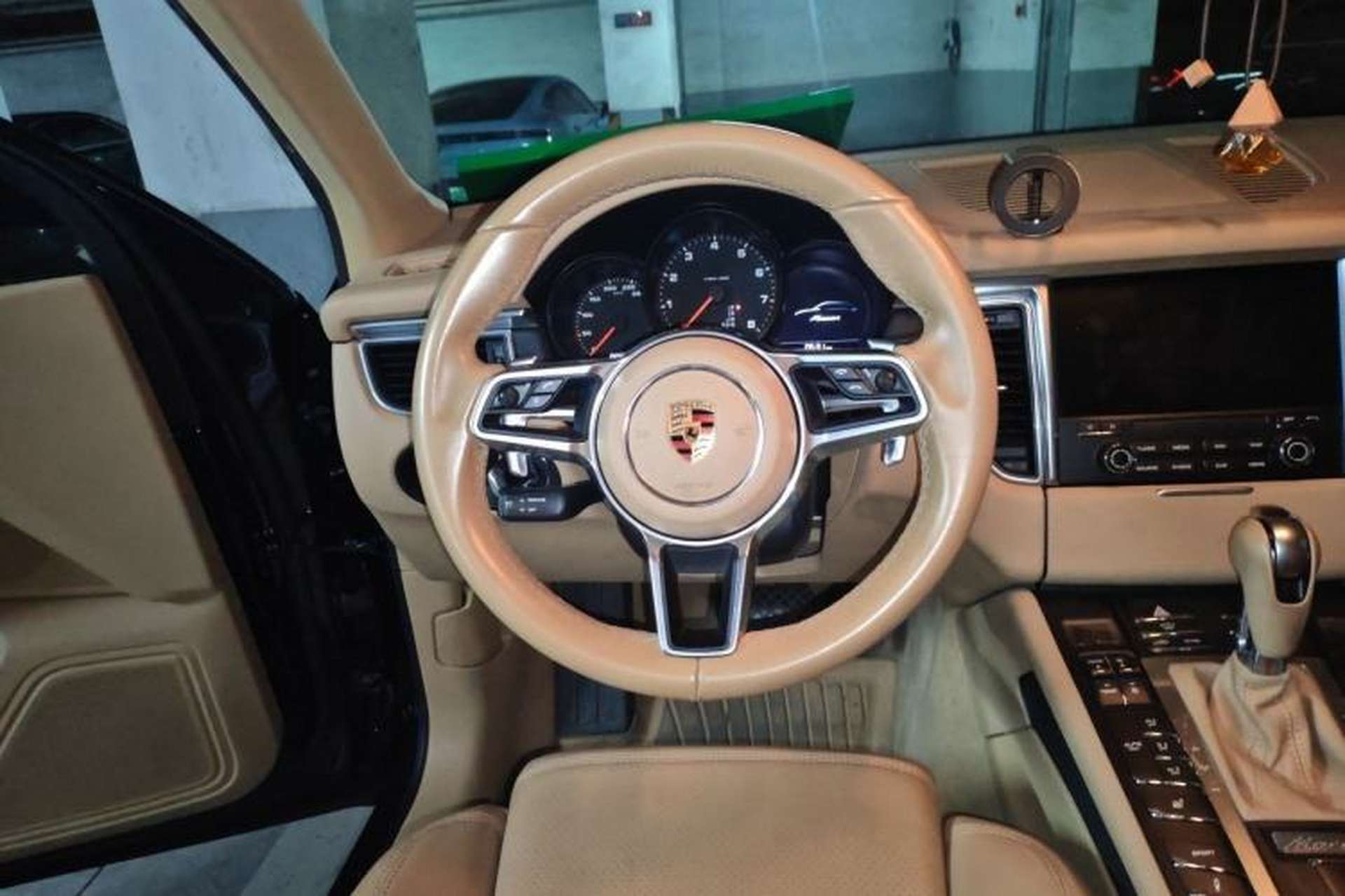 Used Porsche Macan 2017 Macan 2.0T Steering Wheel