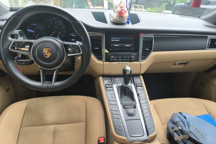 Used Porsche Macan 2017 Macan 2.0T Center Console