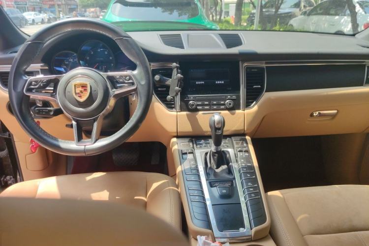 Used Porsche Macan 2017 Macan 2.0T Center Console