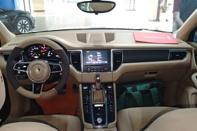 Used Porsche Macan 2017 Macan 2.0T Center Console
