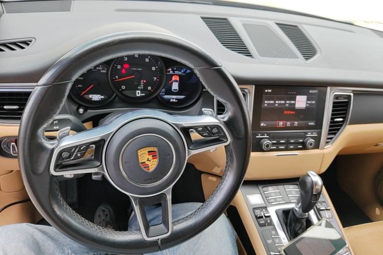 Used Porsche Macan 2017 Macan 2.0T Center Console