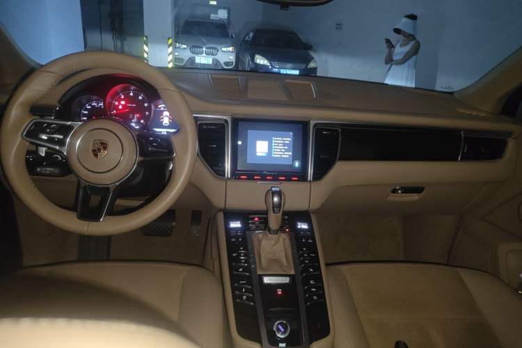 Used Porsche Macan 2017 Macan 2.0T Center Console