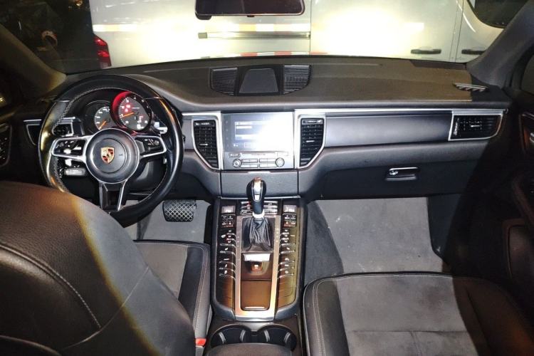 Used Porsche Macan 2017 Macan 2.0T Center Console