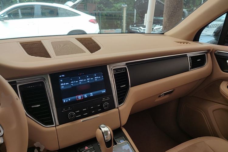 Used Porsche Macan 2017 Macan 2.0T Center Console