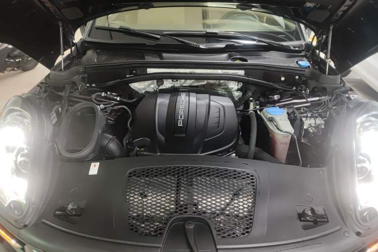 Used Porsche Macan 2017 Macan 2.0T Engine Bay