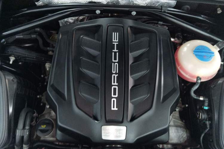 Used Porsche Macan 2017 Macan S 3.0T Engine Bay