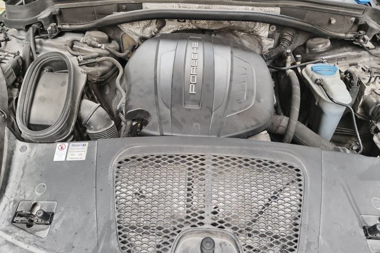 Used Porsche Macan 2017 Macan 2.0T Engine Bay