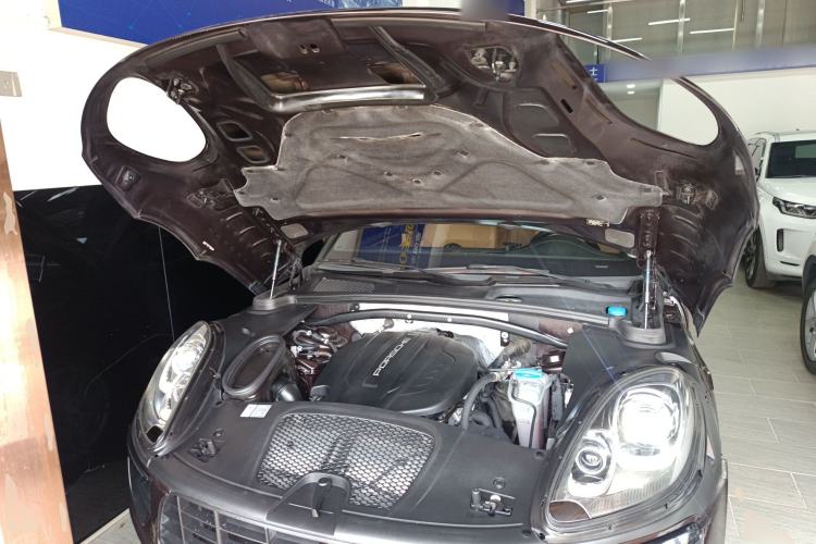 Used Porsche Macan 2017 Macan 2.0T Engine Bay