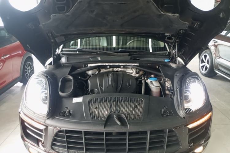 Used Porsche Macan 2017 Macan 2.0T Engine Bay