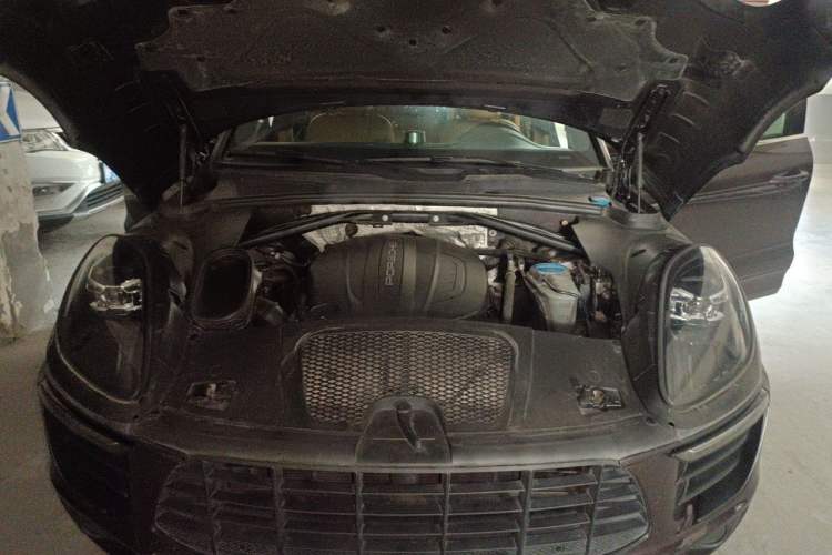 Used Porsche Macan 2017 Macan 2.0T Engine Bay