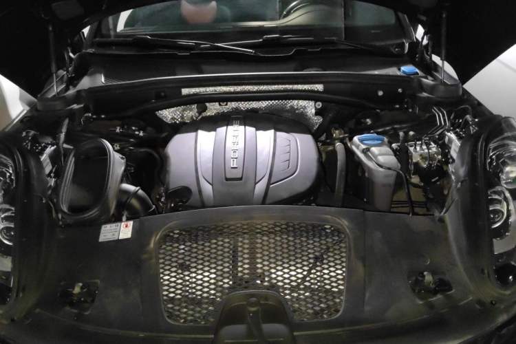 Used Porsche Macan 2017 Macan 2.0T Engine Bay