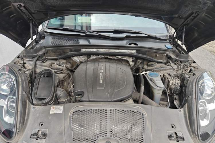 Used Porsche Macan 2017 Macan 2.0T Engine Bay