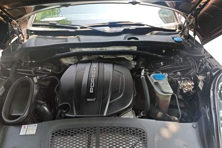 Used Porsche Macan 2017 Macan 2.0T Engine Bay
