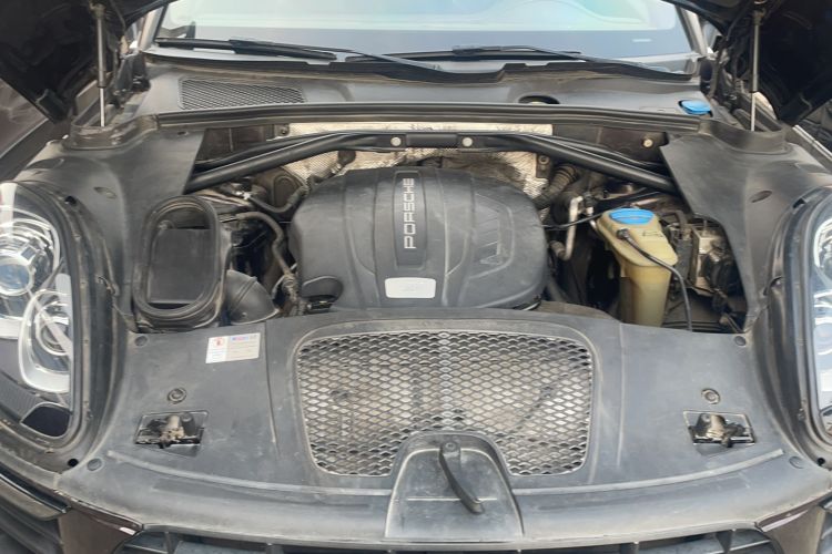 Used Porsche Macan 2017 Macan 2.0T Engine Bay