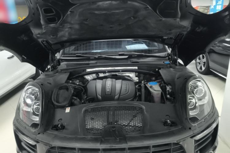 Used Porsche Macan 2017 Macan 2.0T Engine Bay