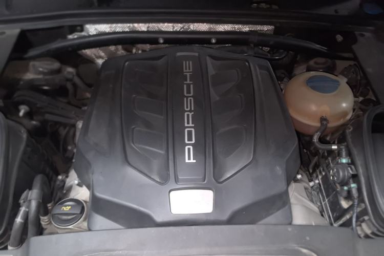 Used Porsche Macan 2017 Macan S 3.0T Engine Bay