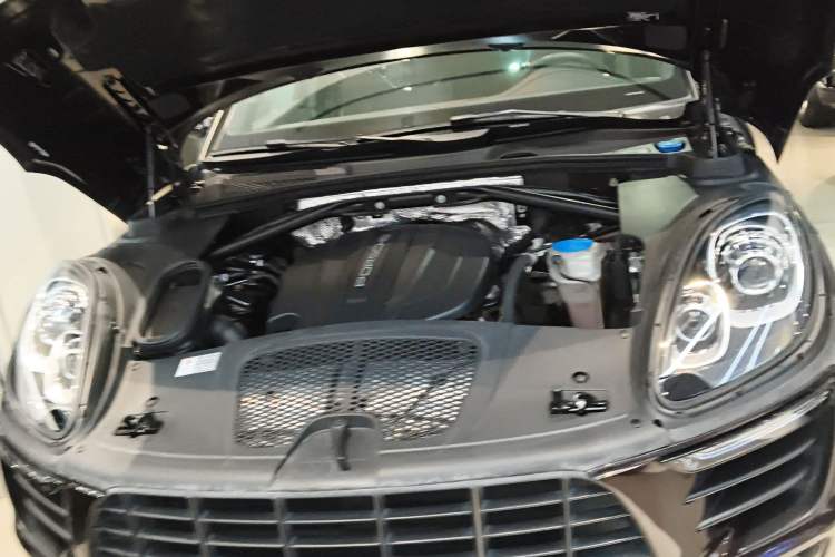 Used Porsche Macan 2017 Macan 2.0T Engine Bay