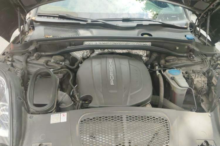 Used Porsche Macan 2017 Macan 2.0T Engine Bay