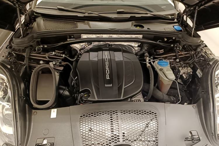 Used Porsche Macan 2017 Macan 2.0T Engine Bay