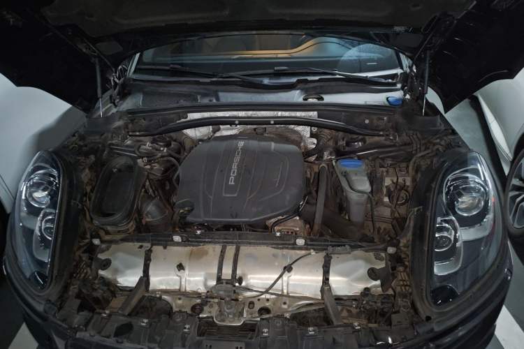 Used Porsche Macan 2017 Macan 2.0T Engine Bay