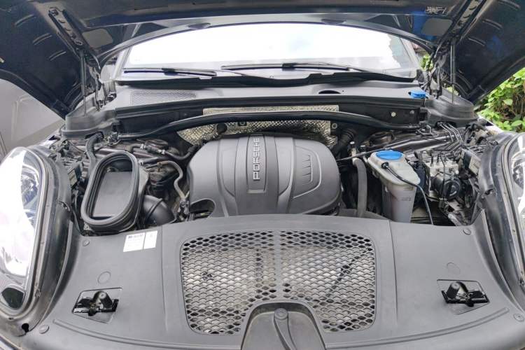 Used Porsche Macan 2017 Macan 2.0T Engine Bay