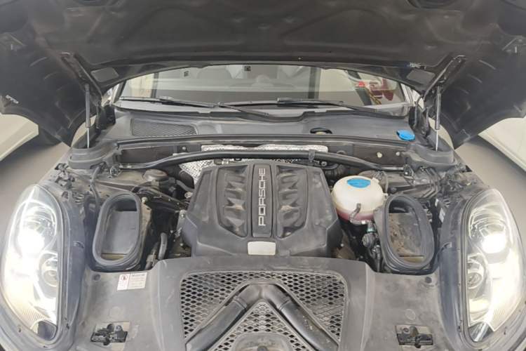 Used Porsche Macan 2017 Macan S 3.0T Engine Bay