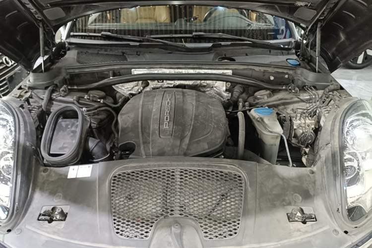 Used Porsche Macan 2017 Macan 2.0T Engine Bay