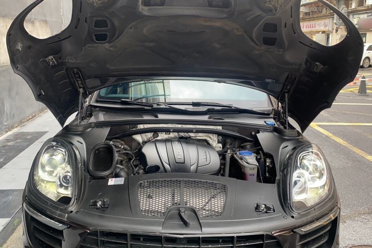 Used Porsche Macan 2017 Macan 2.0T Engine Bay