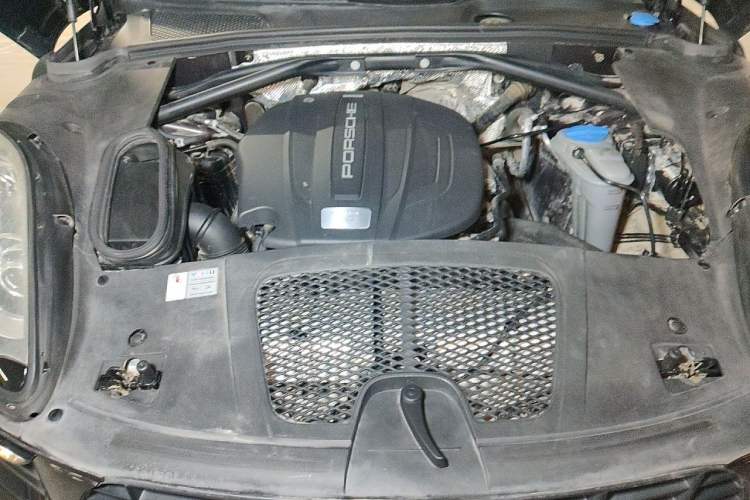 Used Porsche Macan 2017 Macan 2.0T Engine Bay