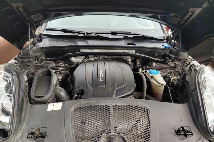 Used Porsche Macan 2017 Macan 2.0T Engine Bay