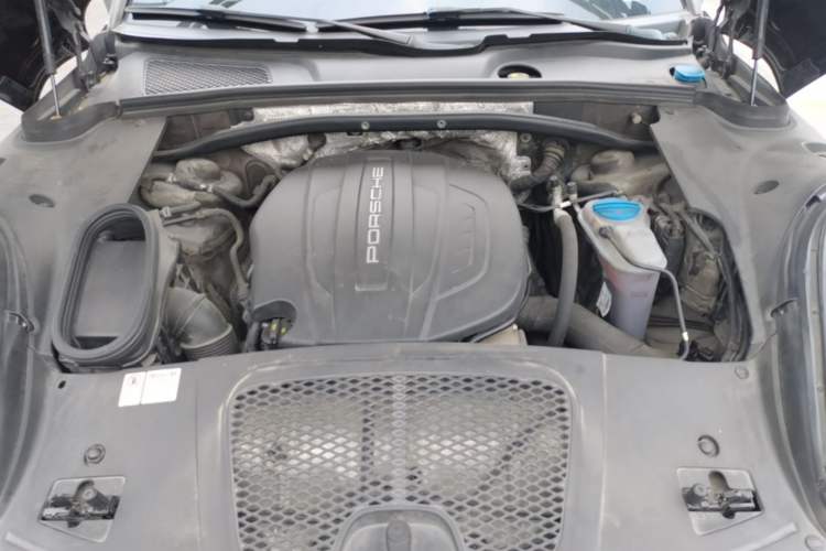 Used Porsche Macan 2017 Macan 2.0T Engine Bay