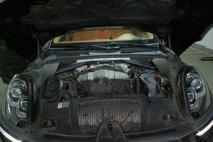 Used Porsche Macan 2017 Macan 2.0T Engine Bay
