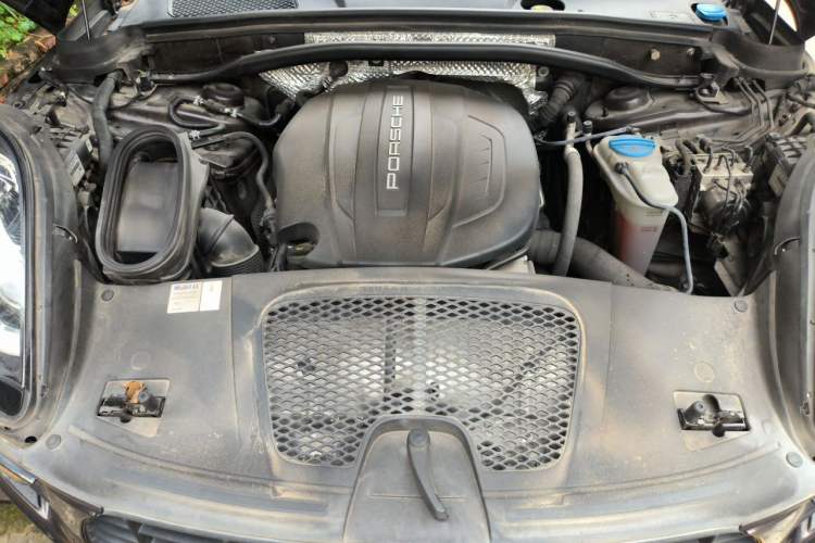 Used Porsche Macan 2017 Macan 2.0T Engine Bay