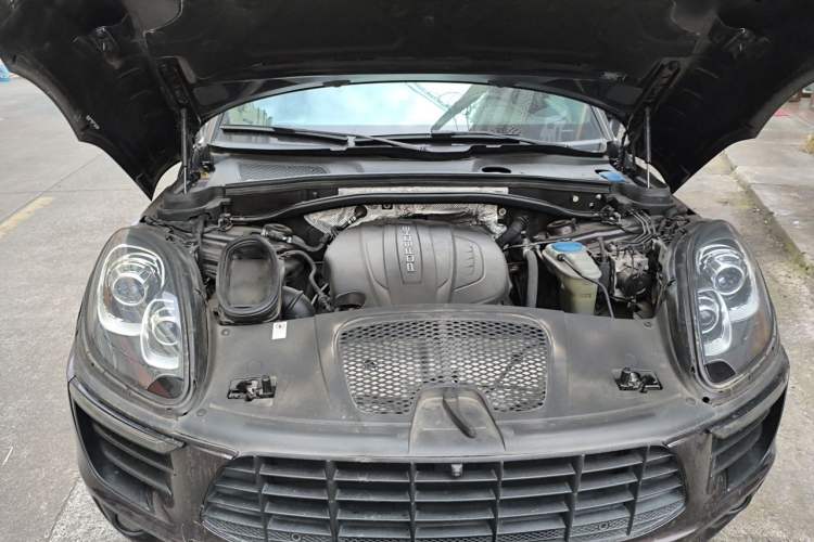 Used Porsche Macan 2017 Macan 2.0T Engine Bay