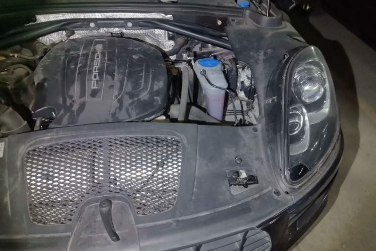 Used Porsche Macan 2017 Macan 2.0T Engine Bay Left
