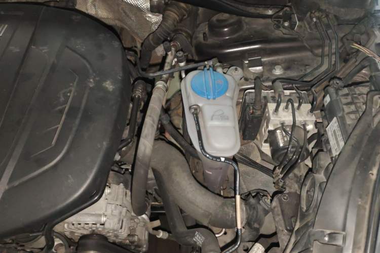 Used Porsche Macan 2017 Macan 2.0T Engine Bay Left