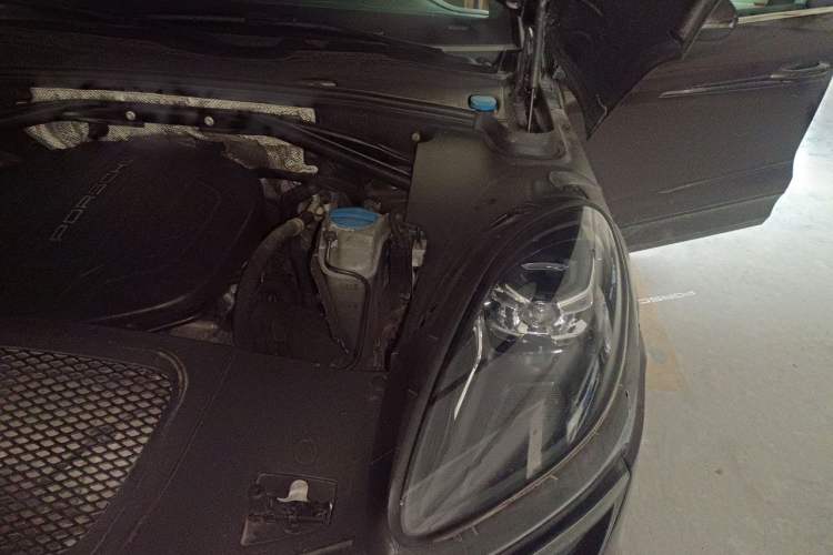 Used Porsche Macan 2017 Macan 2.0T Engine Bay Left