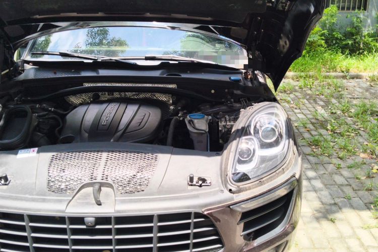 Used Porsche Macan 2017 Macan 2.0T Engine Bay Left