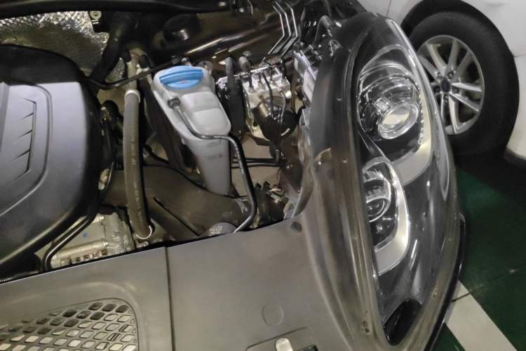 Used Porsche Macan 2017 Macan 2.0T Engine Bay Left