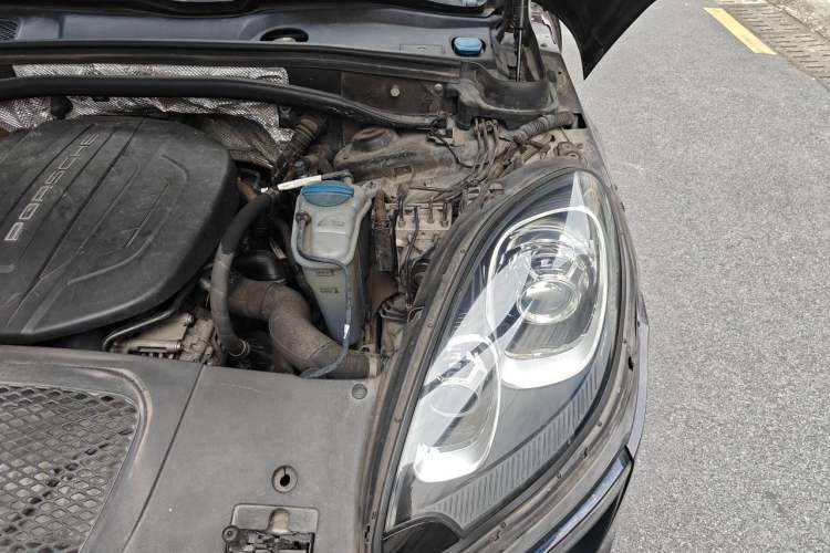 Used Porsche Macan 2017 Macan 2.0T Engine Bay Left