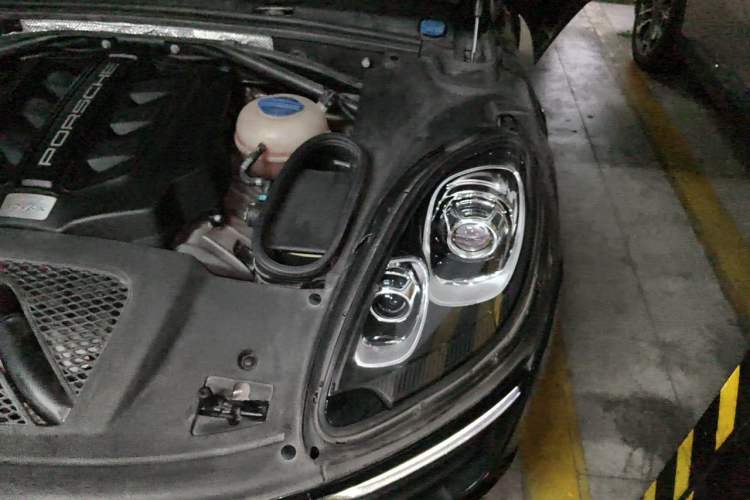 Used Porsche Macan 2017 Macan S 3.0T Engine Bay Left