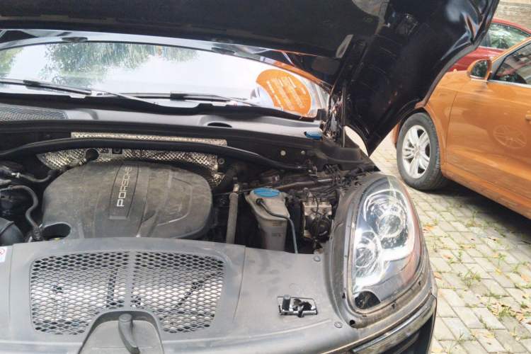 Used Porsche Macan 2017 Macan 2.0T Engine Bay Left