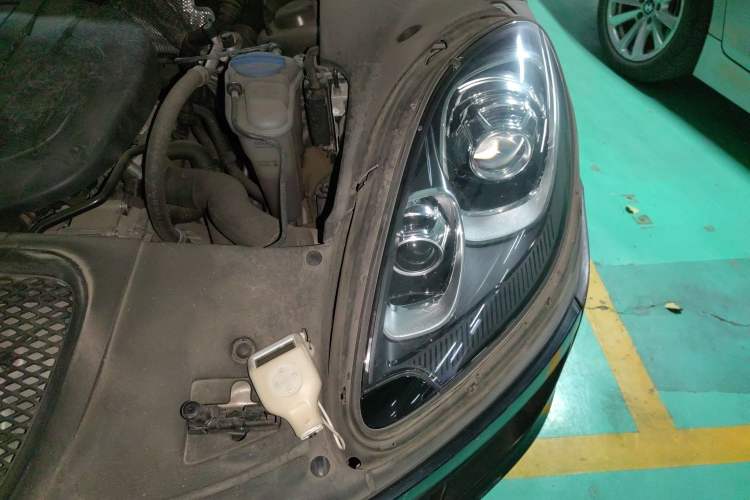Used Porsche Macan 2017 Macan 2.0T Engine Bay Left